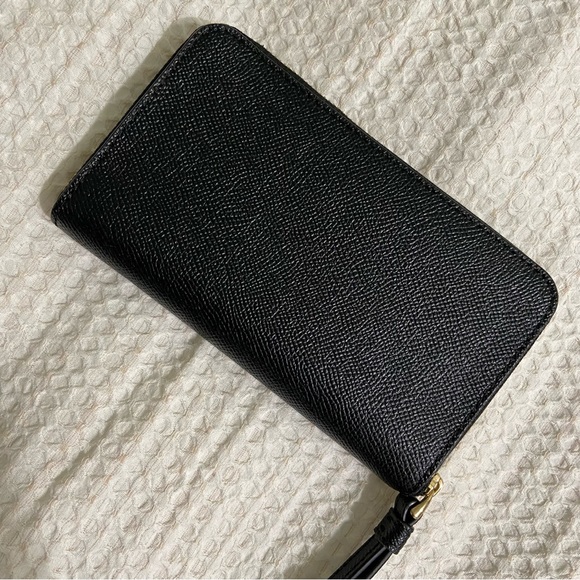 🚫SOLD🚫 EUC COACH Crossgrain Leather Phone Wallet - Picture 2 of 8
